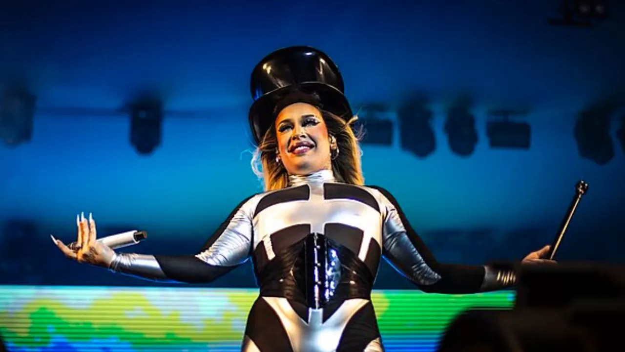 Gloria Groove se apresenta em 2023.