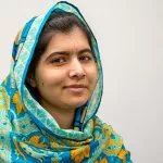 Malala Yousafzai posa para fotógrafo