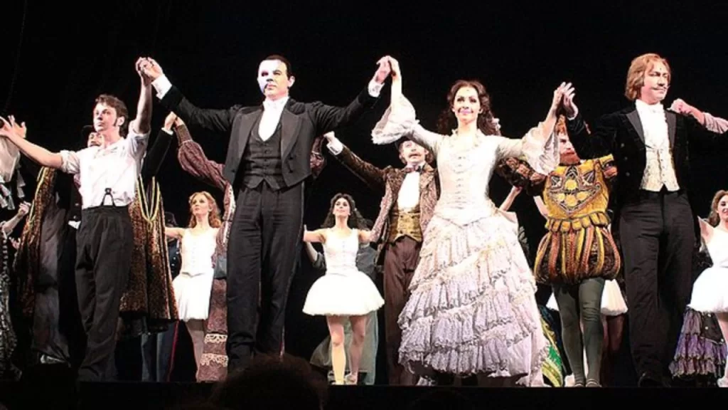 Elenco de O Fantasma da Ópera em apresentação