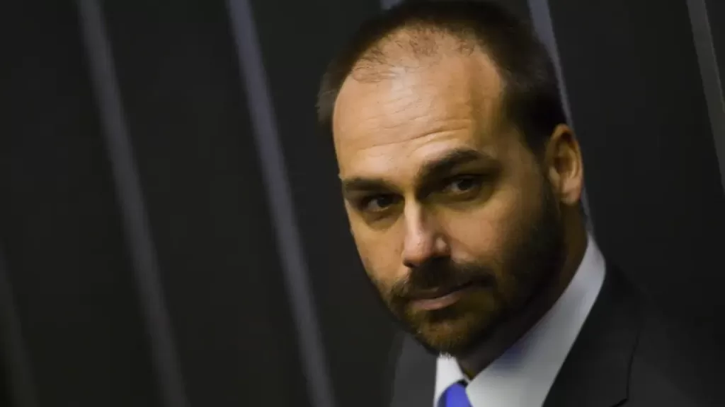 STF aceita denúncia e Eduardo Bolsonaro vira réu por coação