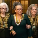 Escritora Ana Maria Gonçalves ao centro com Fernanda Montenegro, Rosiska Darcy e Miriam Leitão, todas as imortais juntas