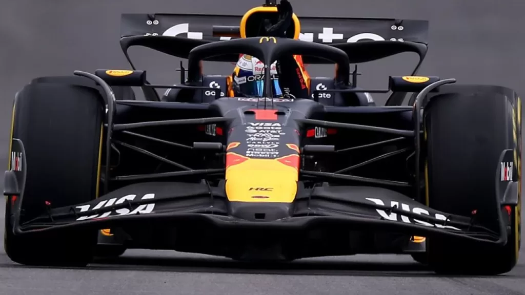 Max Verstappen pilotando o carro da Red Bull