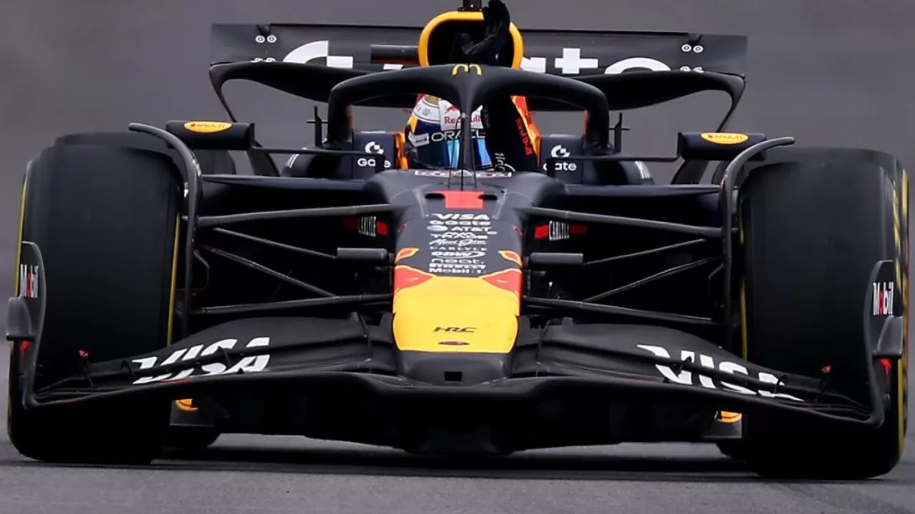 Max Verstappen pilotando o carro da Red Bull