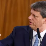Tarcísio de Freitas ganha peso porque acalma especulações em torno de seu nome para 2026.
