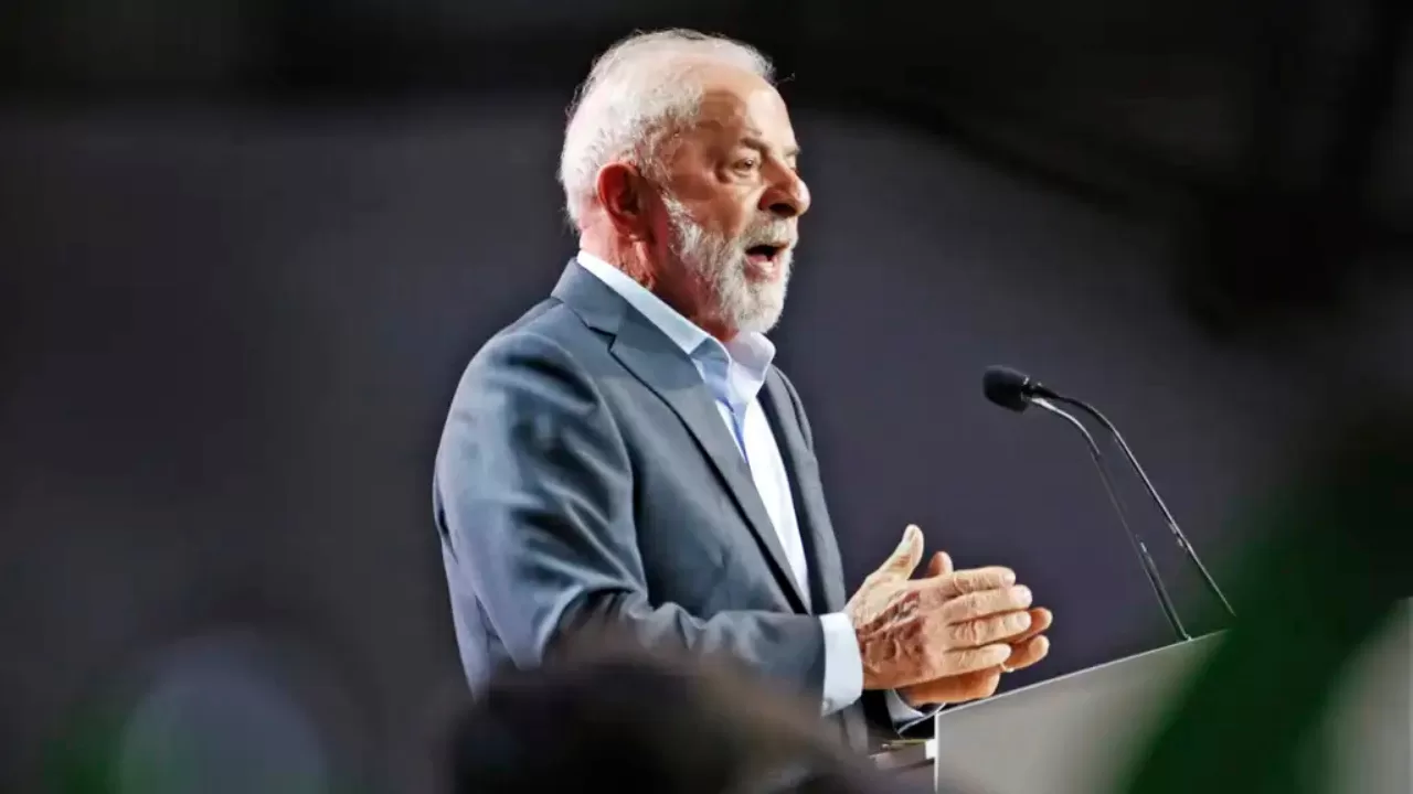 Lula cobra na COP30 um mapa para o fim dos combustíveis fósseis