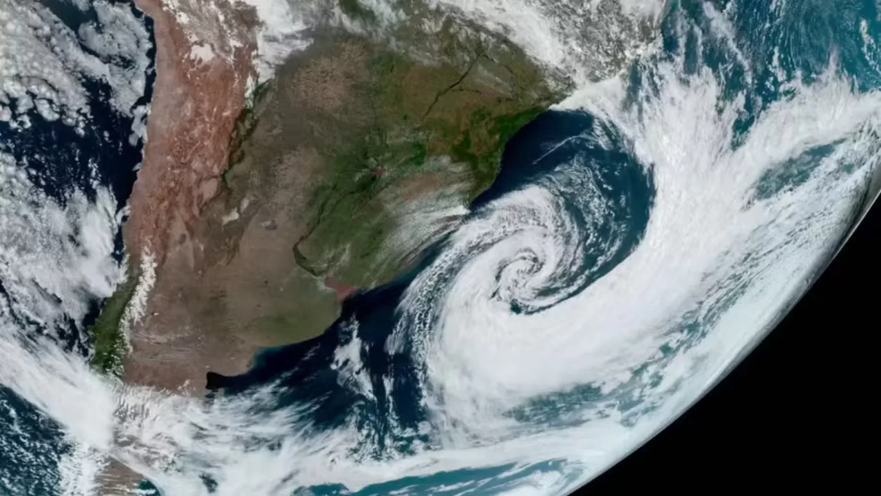 Três ciclones extratropicais estão previstos para o Brasil ainda em novembro. Rolling Screenn