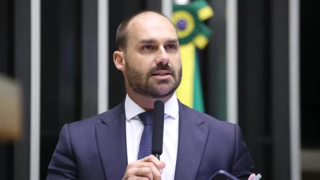 Eduardo Bolsonaro perde mandato e diz que “valeu a pena”. Rolling Screenn