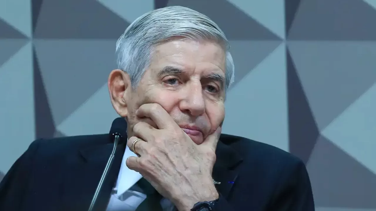 Defesa de Augusto Heleno retifica data de diagnóstico de Alzheimer ao supremo