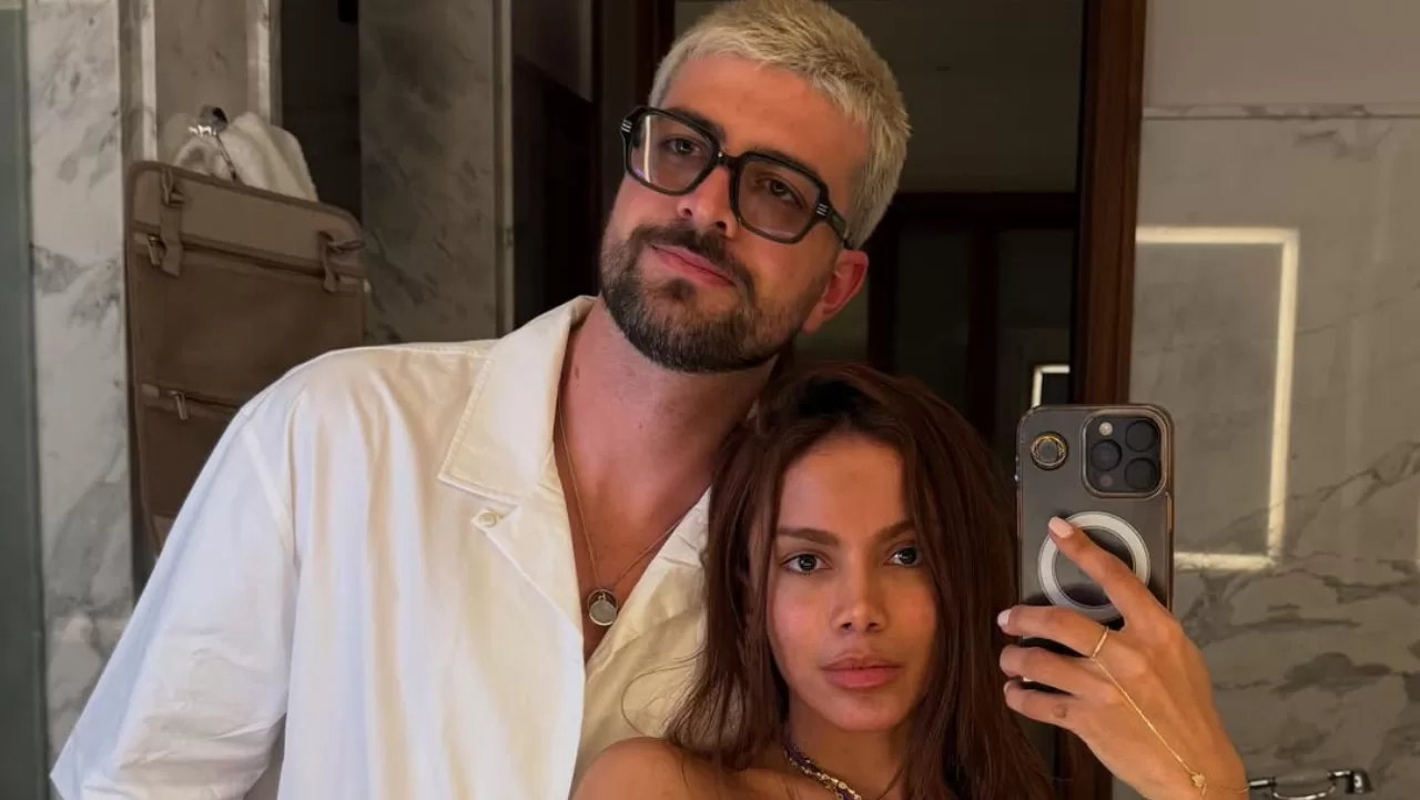 Anitta de férias com seu namorado