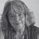 Clara Pinto Correia posando em seus últimos anos com vida.