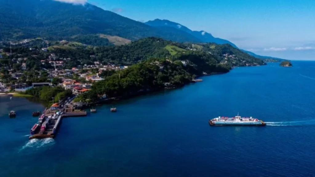 Ilhabela implementa cobrança de taxa para veículos de visitantes