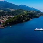 Ilhabela implementa cobrança de taxa para veículos de visitantes