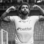 Gabigol em campo pelo Raposa