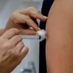 Ministério da Saúde barra produção da vacina Qdenga pela Fiocruz