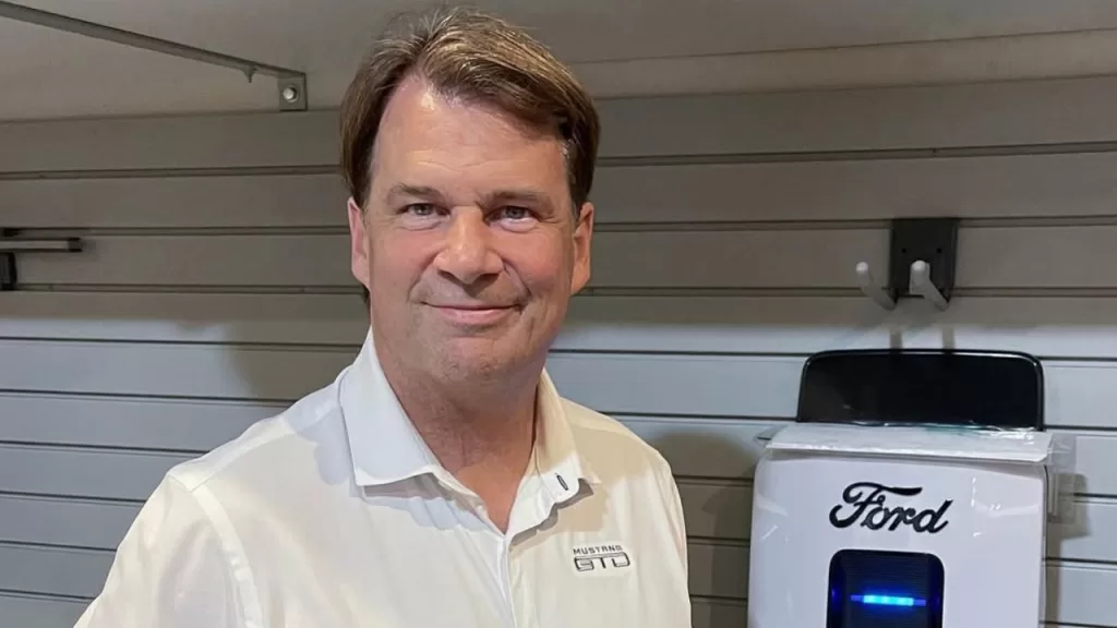 Jim Farley CEO da Ford elogia Verstappen