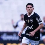 Savarino com a camisa do Botafogo