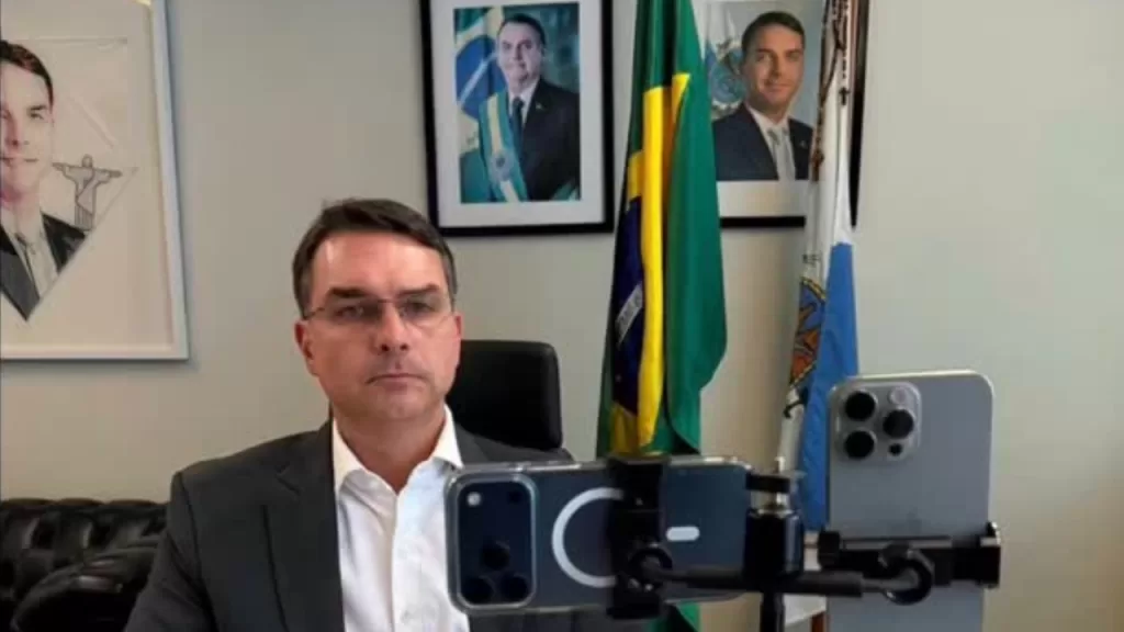 Flávio Bolsonaro compara Lula a “Opala velho” Rolling Screenn